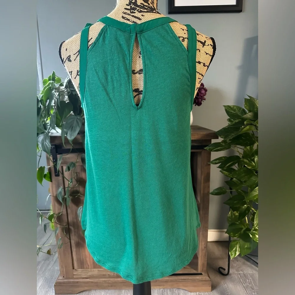 Express tank top. - Picture 2 of 4